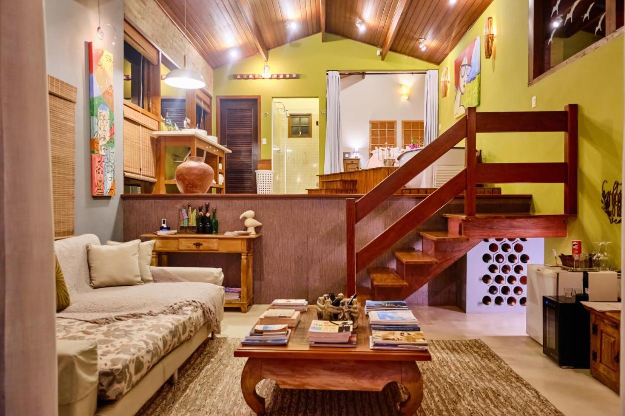 Suíte com Cama King-size e Banheira de Hidromassagem